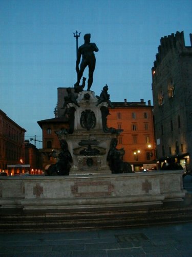 bologna02.jpg 
375 x 500 JPEG-compressed image 
(31,599 bytes)