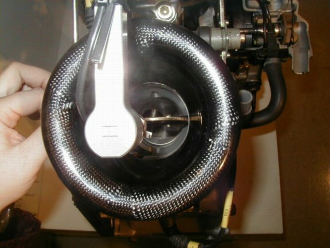 ducati09.jpg 
666 x 500 JPEG-compressed image 
(61,700 bytes)