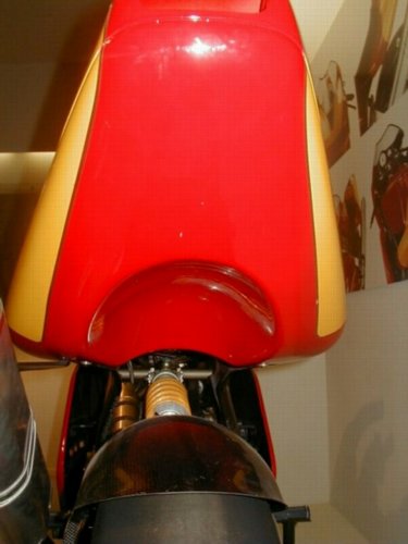 ducati14.jpg 
375 x 500 JPEG-compressed image 
(27,691 bytes)