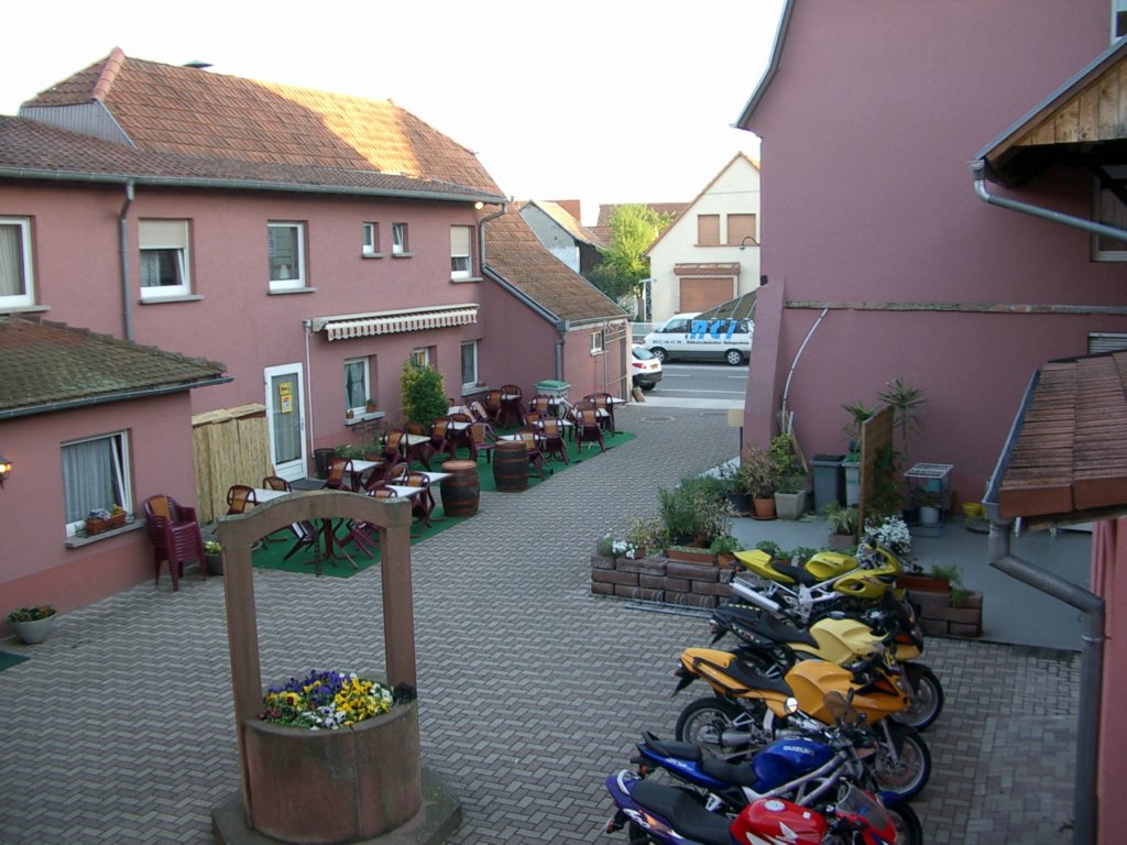 Adr05.jpg 
1,024 x 768 JPEG-compressed image 
(151,181 bytes)