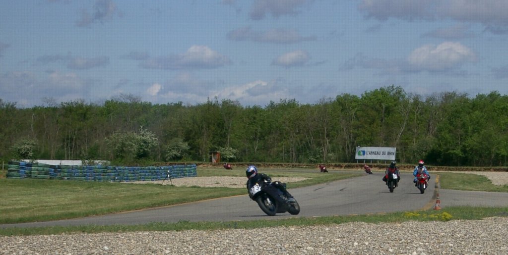 Adr14.jpg 
1,024 x 515 JPEG-compressed image 
(99,463 bytes)