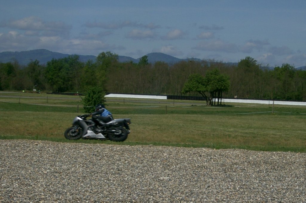 Adr16.jpg 
1,024 x 679 JPEG-compressed image 
(129,924 bytes)