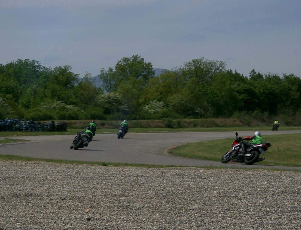 Adr20.jpg 
1,006 x 768 JPEG-compressed image 
(152,170 bytes)