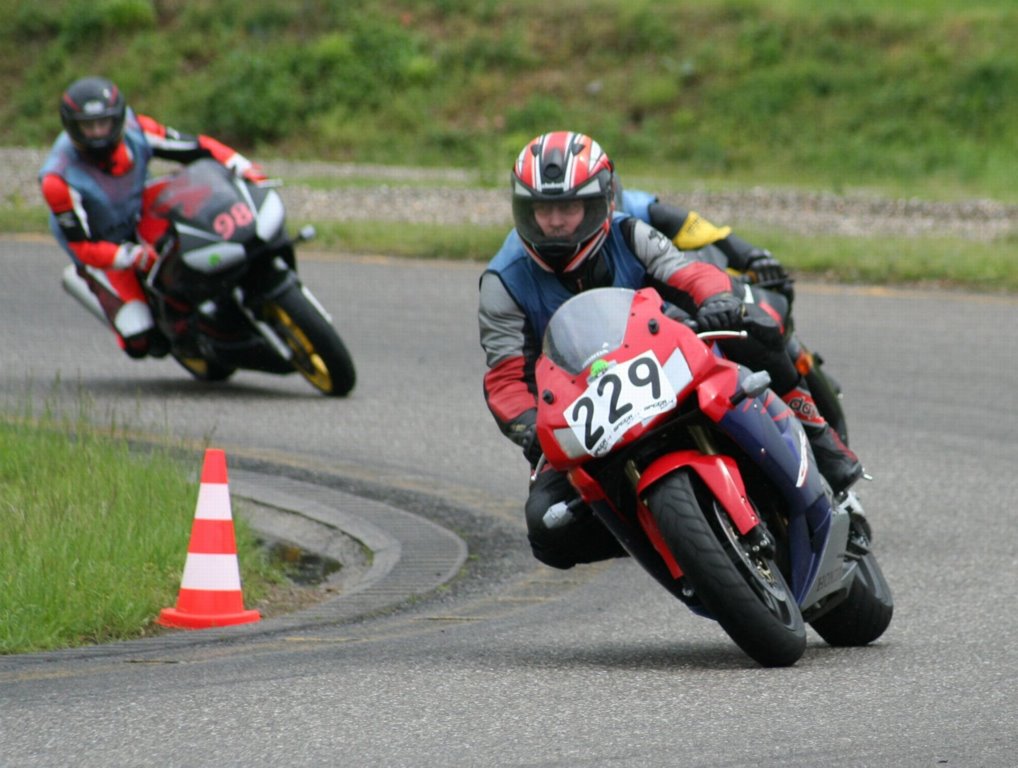 adr04.jpg 
1,018 x 768 JPEG-compressed image 
(139,799 bytes)