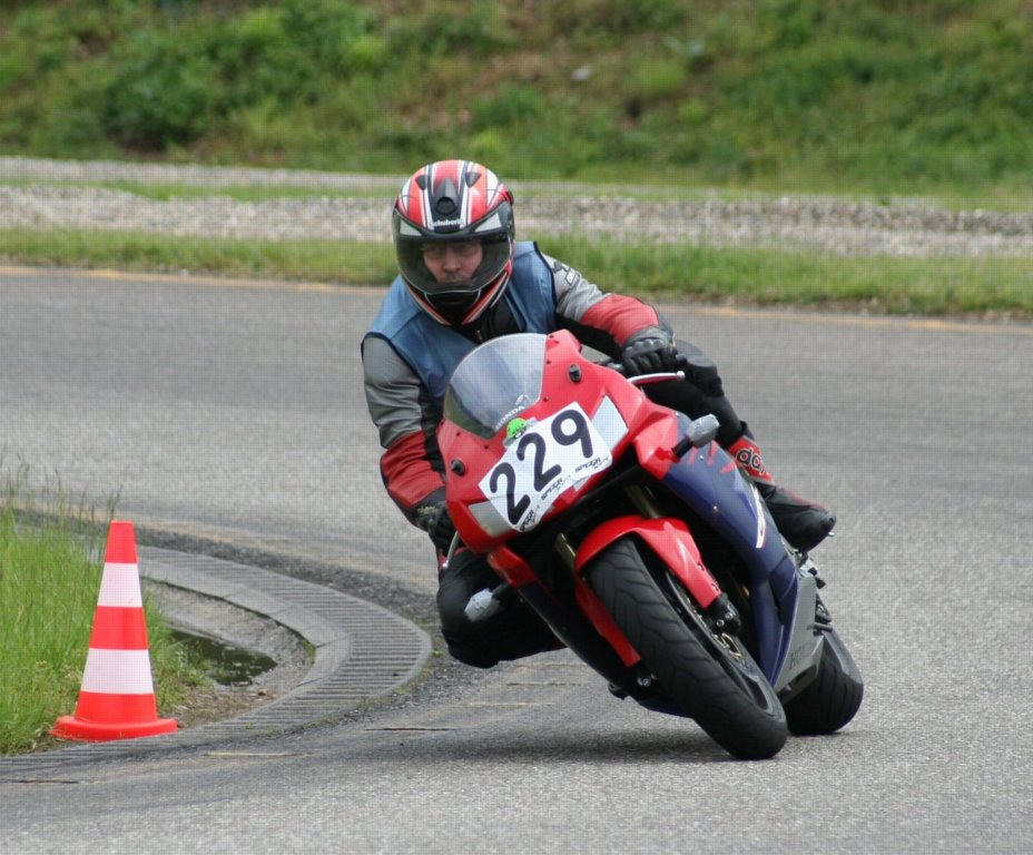 adr06.jpg 
928 x 768 JPEG-compressed image 
(143,164 bytes)