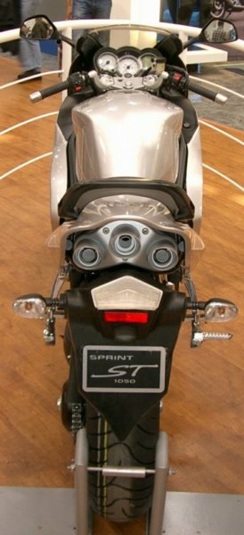 intermot0402.jpg 
274 x 600 JPEG-compressed image 
(38,372 bytes)