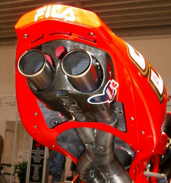 intermot0411.jpg 
562 x 600 JPEG-compressed image 
(69,436 bytes)