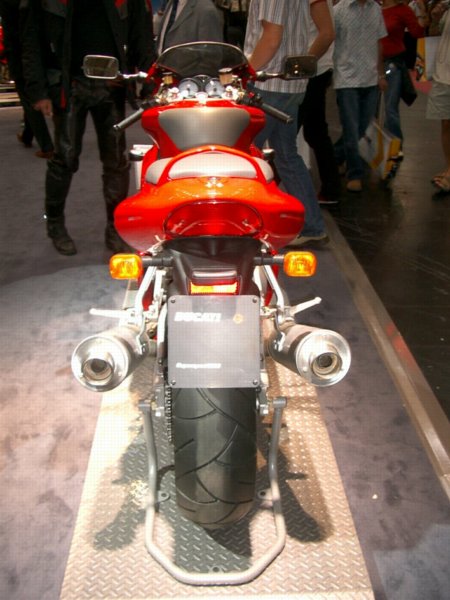 intermot0417.jpg 
450 x 600 JPEG-compressed image 
(59,269 bytes)