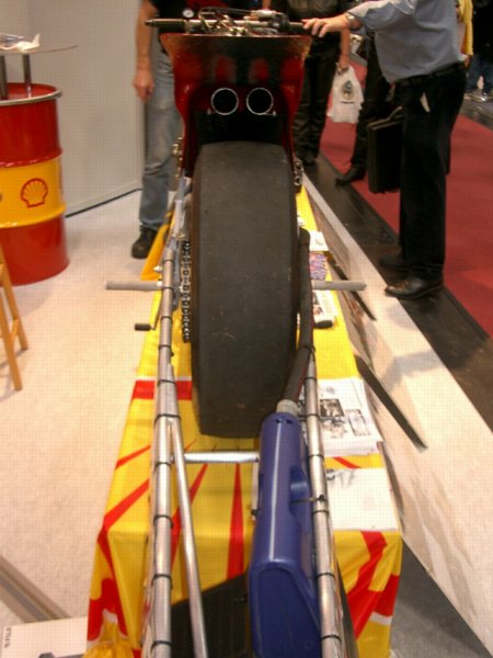 intermot0420.jpg 
450 x 600 JPEG-compressed image 
(53,218 bytes)