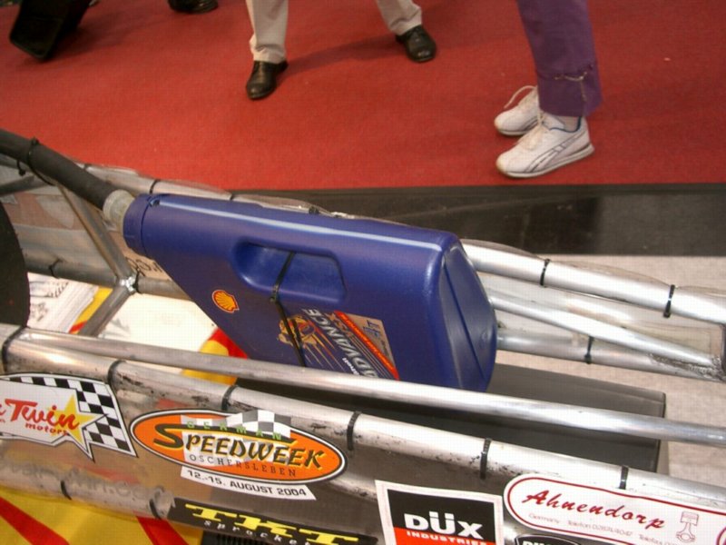 intermot0421.jpg 
800 x 600 JPEG-compressed image 
(89,071 bytes)