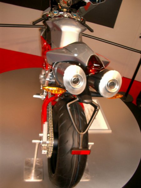 intermot0432.jpg 
450 x 600 JPEG-compressed image 
(45,898 bytes)