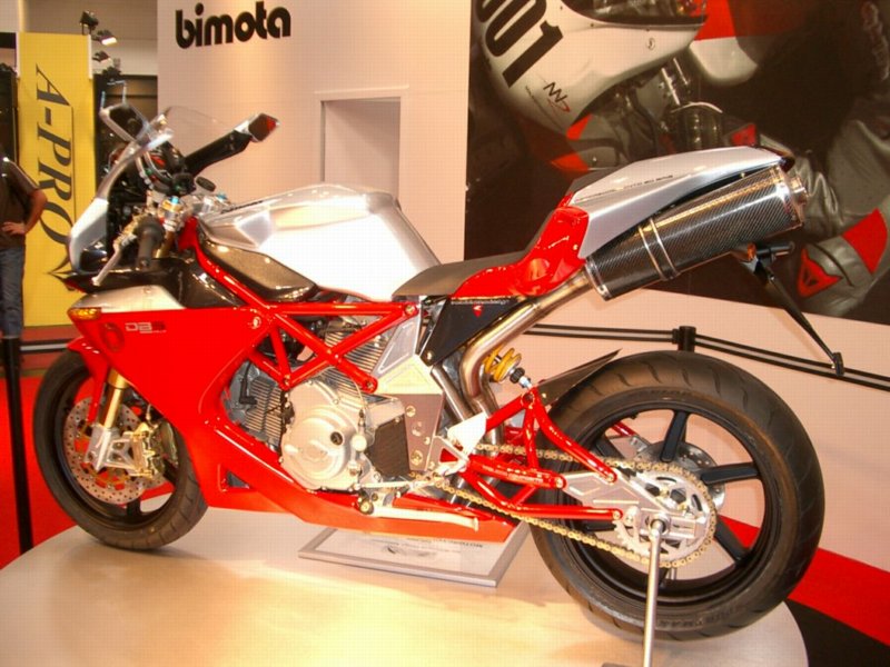 intermot0433.jpg 
800 x 600 JPEG-compressed image 
(107,511 bytes)