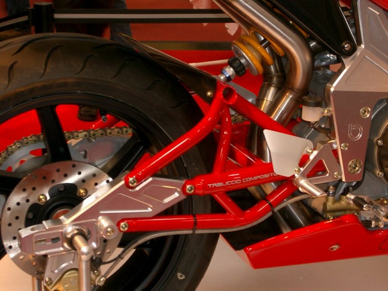 intermot0434.jpg 
800 x 600 JPEG-compressed image 
(91,883 bytes)