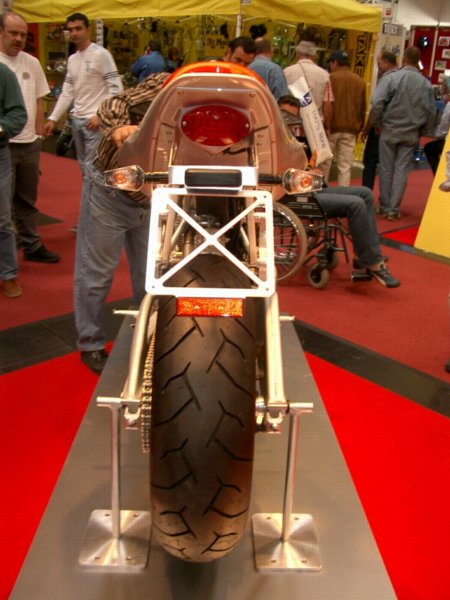 intermot0437.jpg 
450 x 600 JPEG-compressed image 
(58,329 bytes)