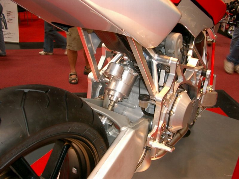 intermot0442.jpg 
800 x 600 JPEG-compressed image 
(87,497 bytes)