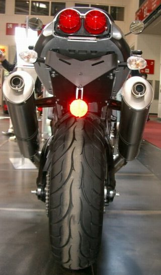 intermot0449.jpg 
320 x 546 JPEG-compressed image 
(38,660 bytes)