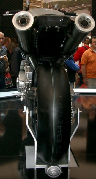 intermot0451.jpg 
323 x 600 JPEG-compressed image 
(37,532 bytes)