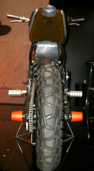 intermot0457.jpg 
320 x 581 JPEG-compressed image 
(35,005 bytes)