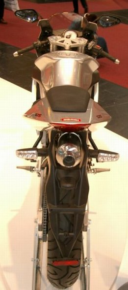 intermot0459.jpg 
261 x 589 JPEG-compressed image 
(32,545 bytes)