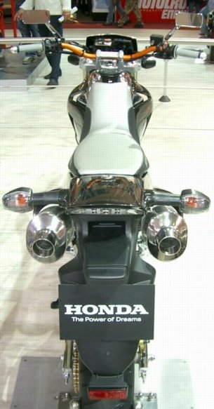 intermot0466.jpg 
305 x 583 JPEG-compressed image 
(41,499 bytes)